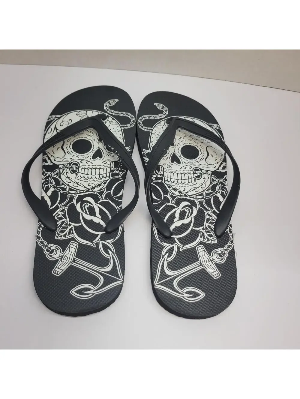 Men's Old Navy Skull Flip Flops Size 10-11 Black/White NEW